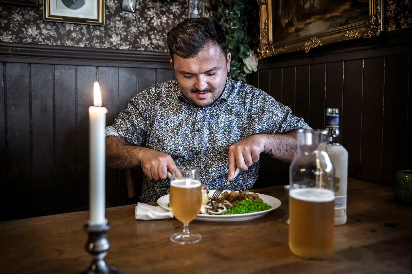 Umut Sakarya, kok og ejer af restauranterne Guldkroen og Guldgrillen.