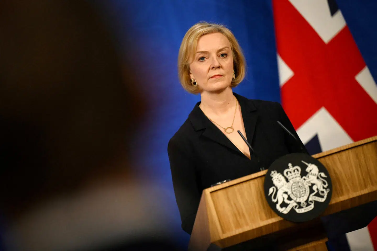 Den britiske økonomi har været plaget af både prisstigninger og senest også rentestigninger på britiske statsobligationer som følge af et forslag om omfattende skattelettelser fra den nye premierminister, Liz Truss. Skattelettelserne blev droppet af Truss, mens de stigende priser har bidt sig fast. Arkivfoto: Pool/Reuters