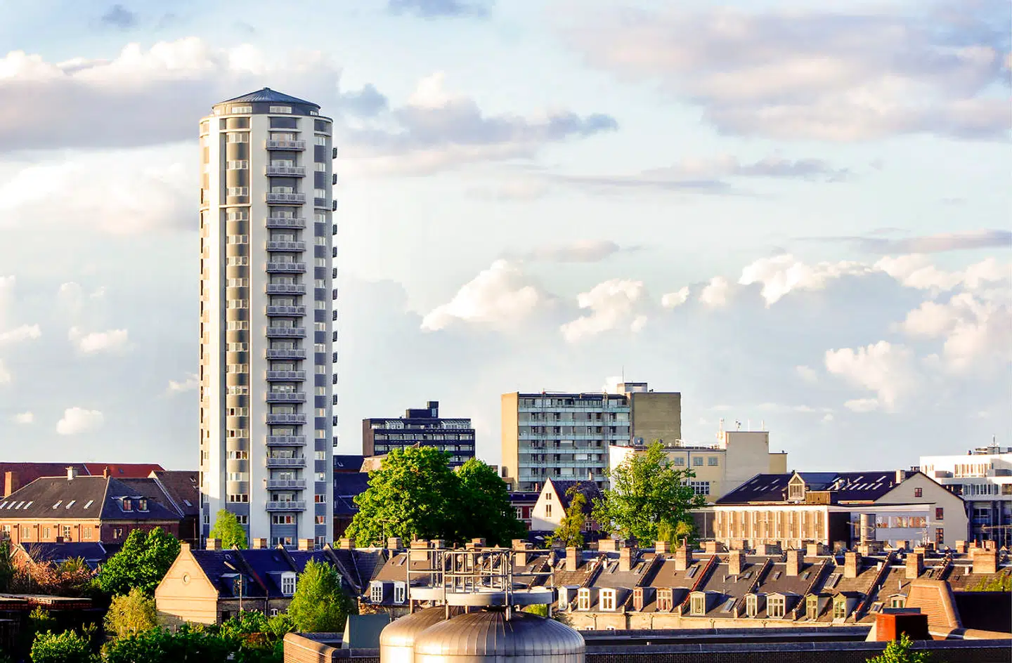 En række nye boliger i Carlsberg Byen skal have en slags fælles dagligstue. Det sker som led i et forsøg, som Københavns Kommune og flere selskaber i byggebranchen står bag.