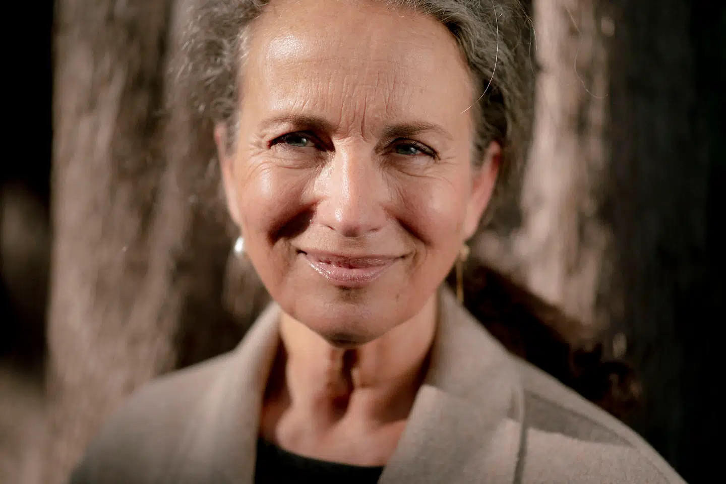 »Kærligheden lever af tillid, barmhjertighed, oprigtighed og taknemmelighed, og alt det modsatte, løgn og manipulation, tåler den selvfølgelig ikke,« siger Nina Reventlow, som mener, at den største løgn, vi fortæller om kærligheden er, at den tåler alt.