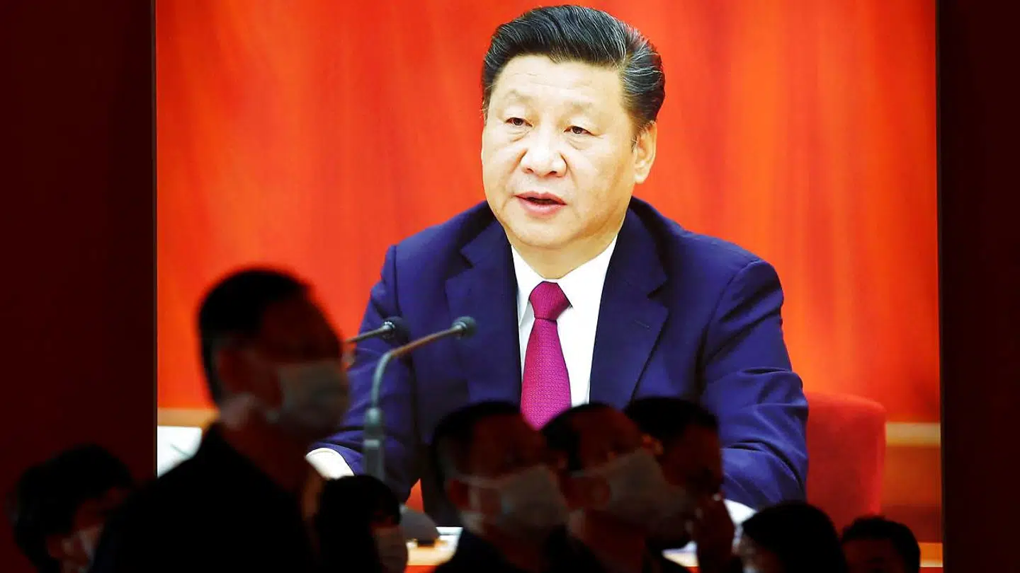 Kinas præsident, Xi Jinping, er løbet ind i et økonomisk stormvejr. Det meste skyldes egne beslutninger. Nu står han over for et genvalg, som måske ikke går lige så gnidningsløst, som det tegnede til for få år siden.