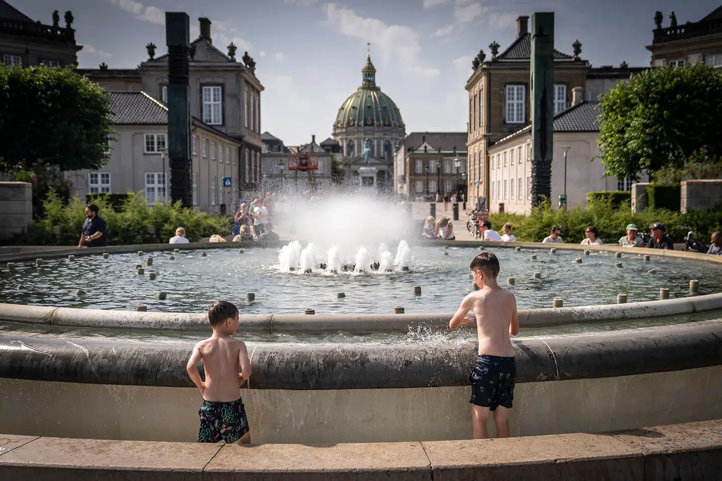 Københavnerne tog straks den nye park til sig, og springvandet er stadig populært, når hedebølgen rammer byen.