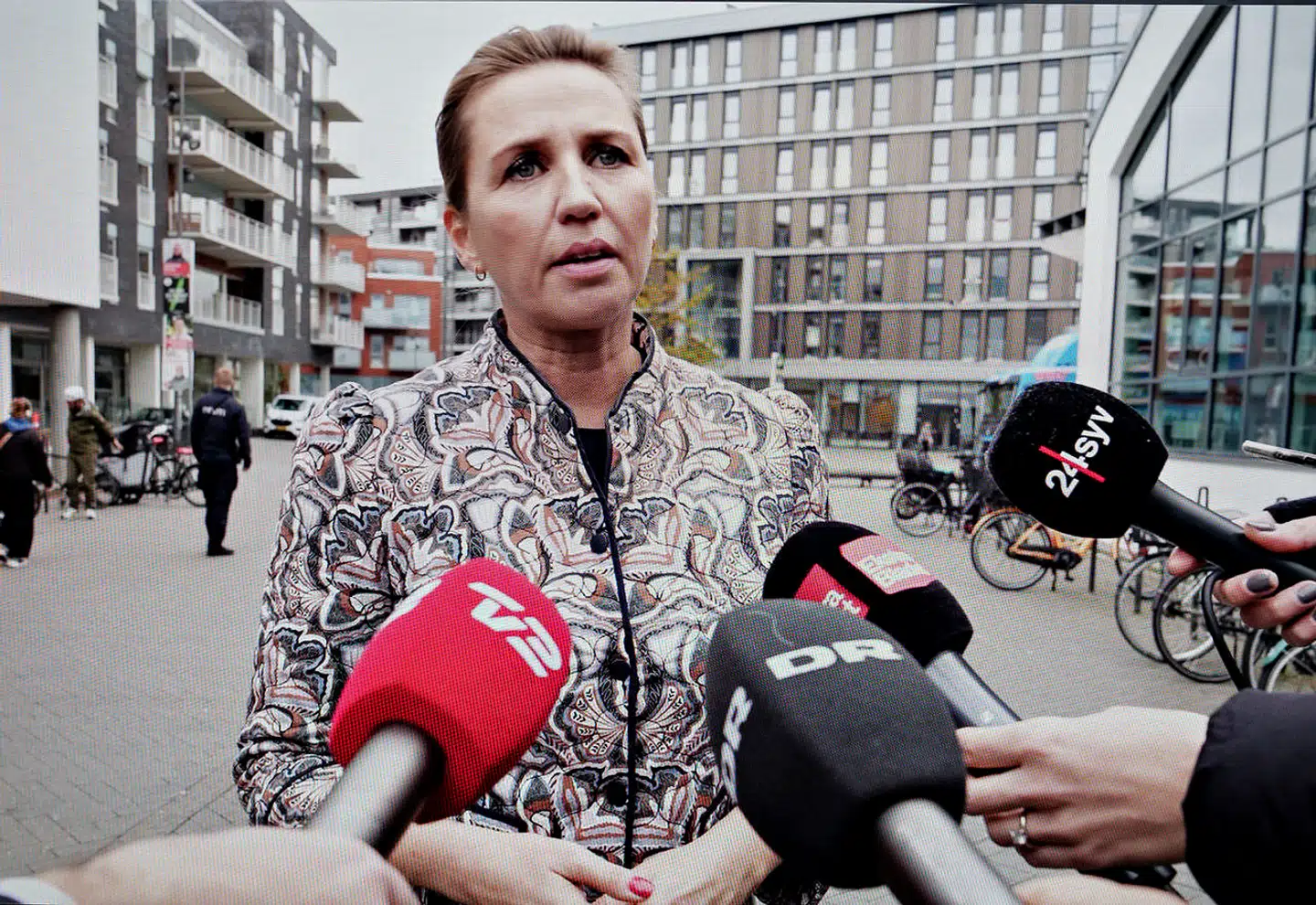 »Vi sagde allerede i går, at selvfølgelig kan Folketinget beslutte sig på det her område,« siger Mette Frederiksen ifølge flere medier fredag.