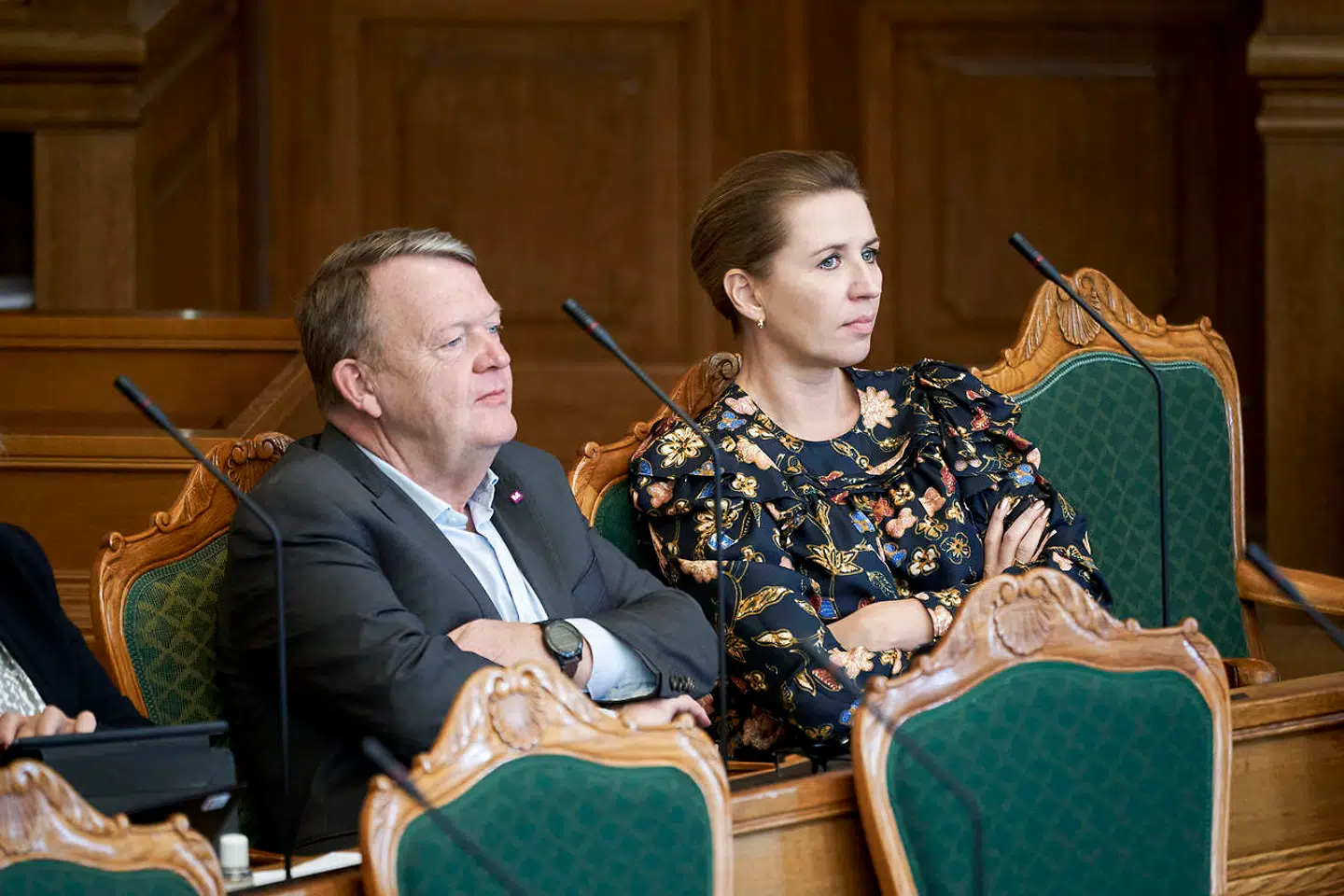 Lars Løkke Rasmussen og statsminister Mette Frederiksen sad og hyggesnakkede under Folketingets åbningsdebat.