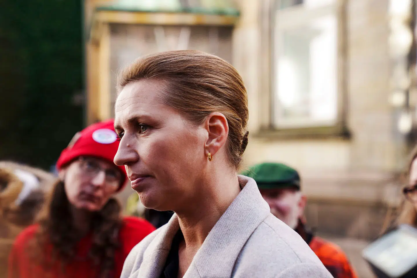 Statsminister Mette Frederiksen må i resten af valgkampen forholde sig til FE-sagen og de spørgsmål, som tidligere spionchef Lars Findsen rejser med sin nye bog.