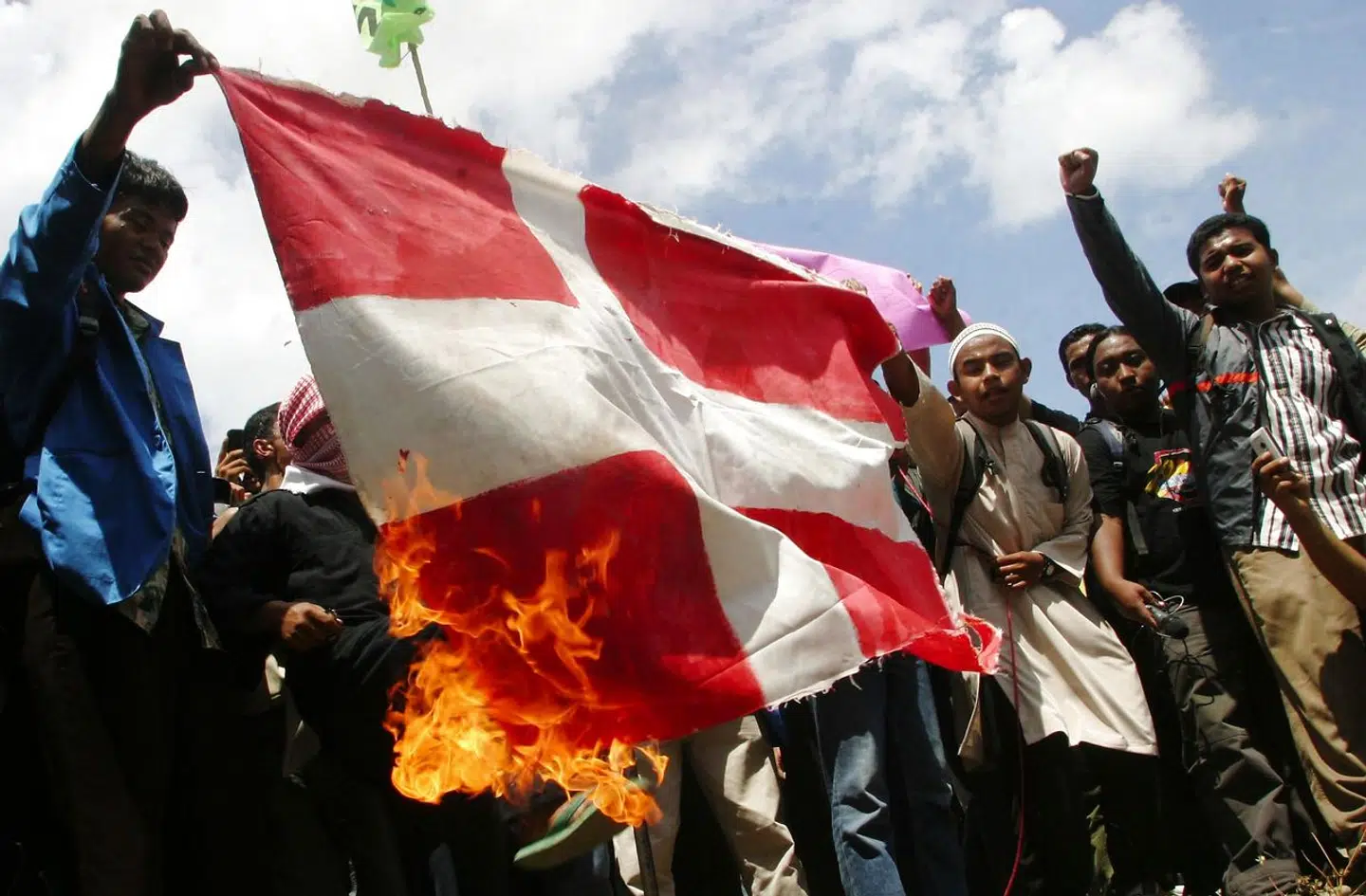 Afbrænding af Dannebrog i Mellemøsten gjorde os bange under Muhammed-krisen, men vi kom over den. Arkivfoto: Binsar Bakkara/AFP/Ritzau Scanpix