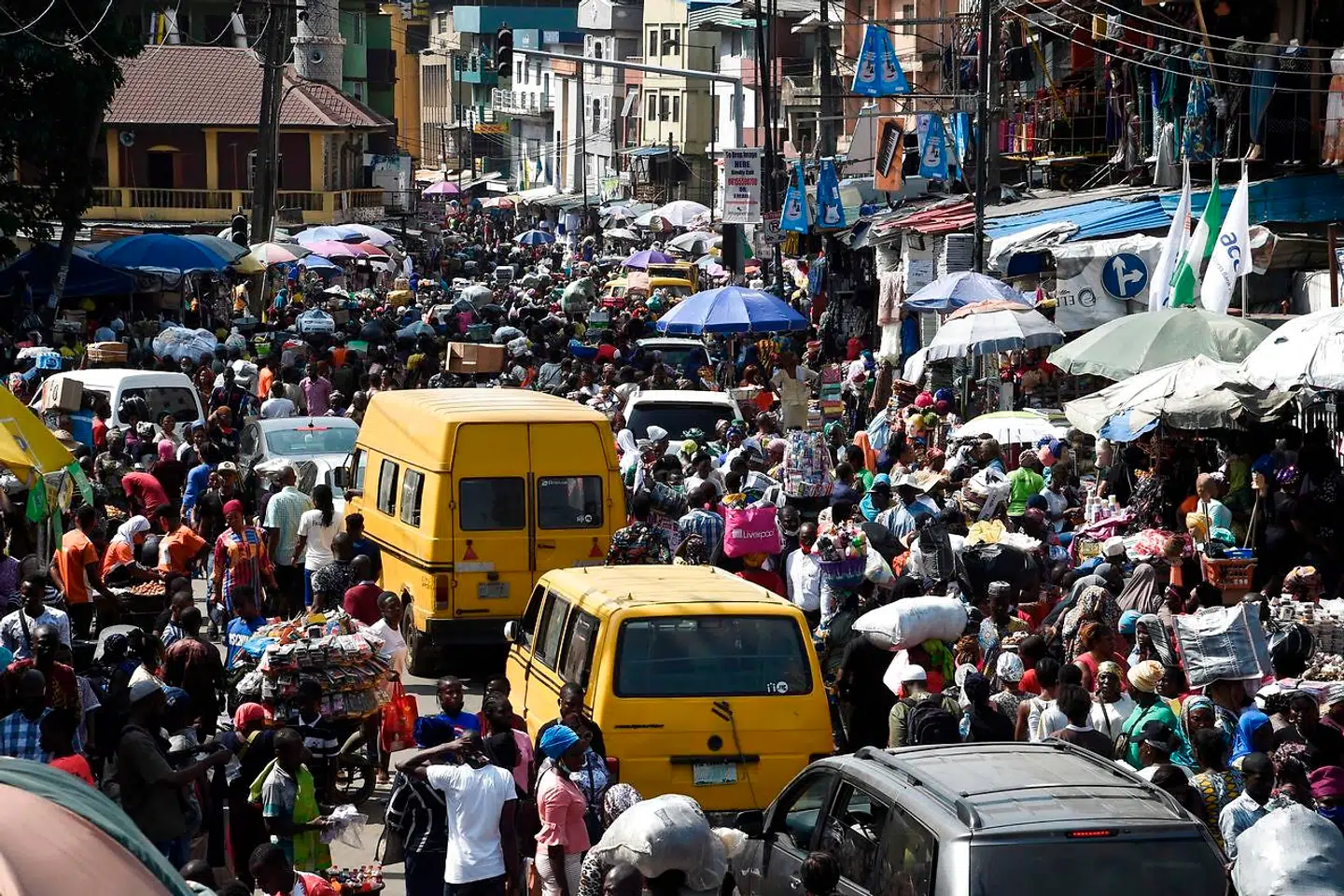 Nigerias hovedstad, Lagos, hvor dette billede er fra, vil vokse fra 21 mio. i dag til 85 mio. i 2100 svarende til hele Tysklands befolkning. Den afrikanske befolkningseksplosion, vil ifølge Bertel Haarder uundgåeligt medføre migrationsstrømme til Europa af hidtil uset omfang.