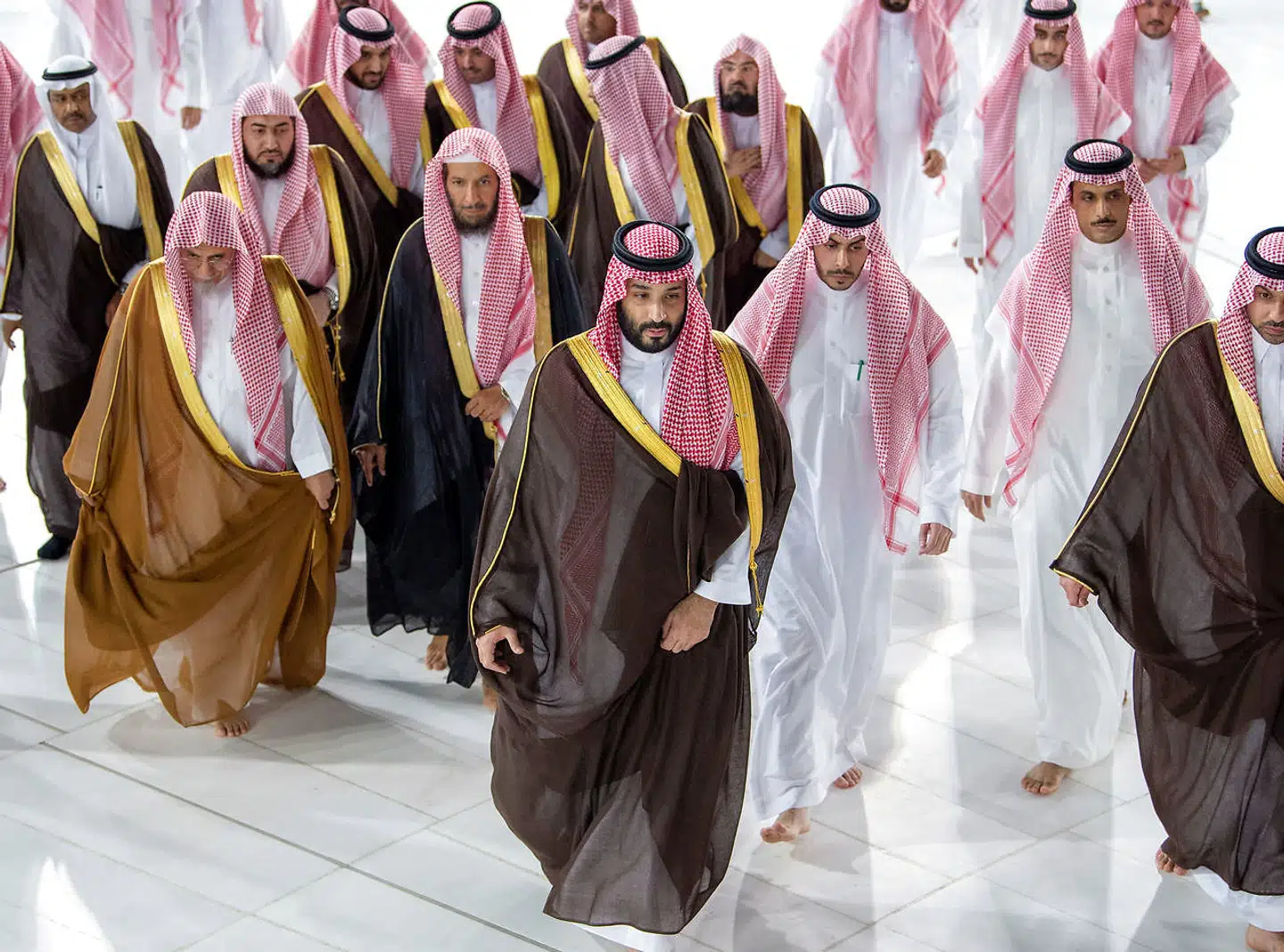 Saudi-Arabiens kronprins Mohammed bin Salman ankommer til den hellige by Mecca. Men der er noget, der ikke stemmer i den hellige shariastat.