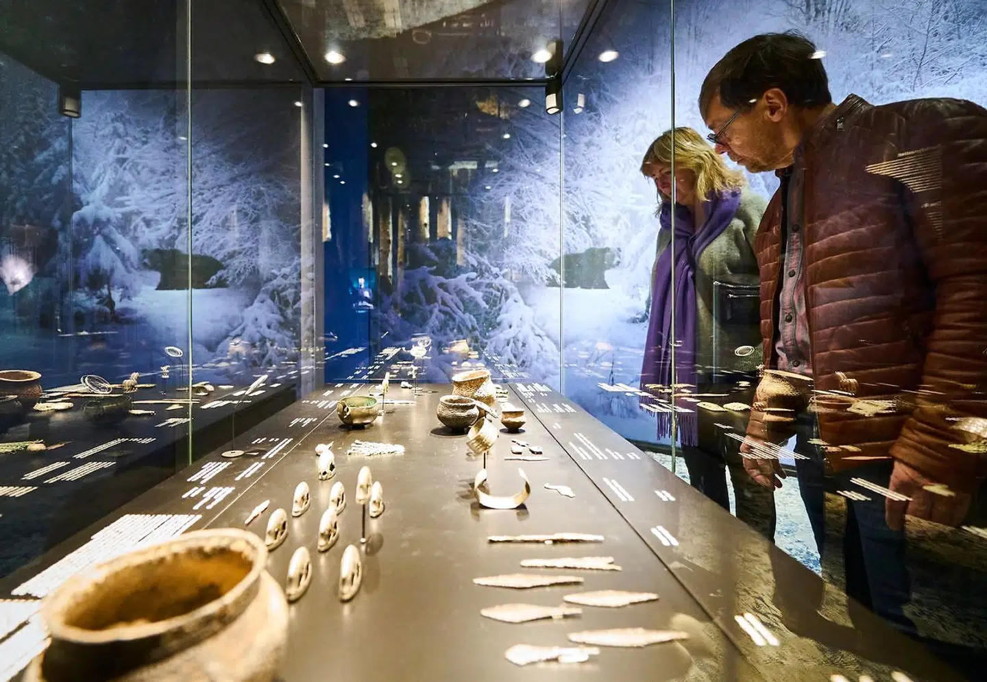 For en måned siden lukkede Moesgaard udstillingen »RUS – Vikinger i øst«, som blev set af 250.000. Men 1.000 genstande udlånt af fire ukrainske museer bliver foreløbig et år i Danmark. Museerne har på grund af krigen bedt Moesgaard passe på dem.