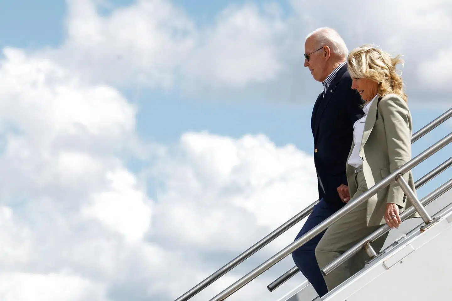 »Der er vrede på begge sider, og målingerne afspejler dette. For få måneder siden skulle Demokraterne håbe, at midtvejsvalget ikke blev en ydmygelse, men nu drømmer man om at konsolidere sit flertal i både Senatet og Repræsentanternes Hus,« skriver Mads Fuglede om det kommende valg i USA.