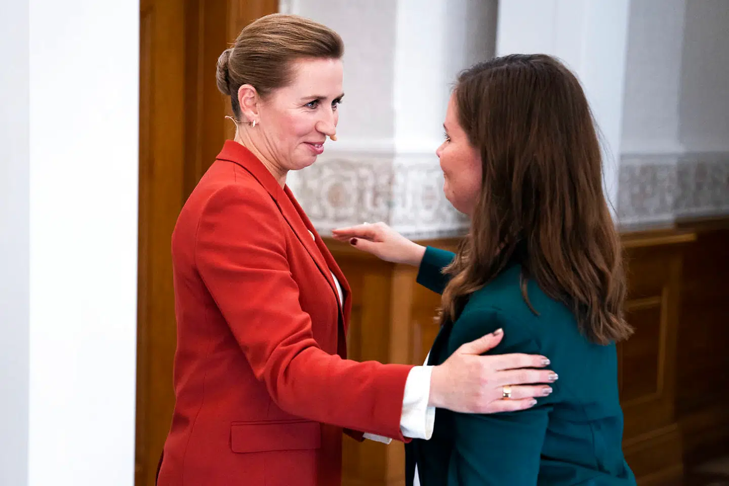 Mette Frederiksen og Mai Villadsen er nære allierede. »En dårlig dag på kontoret« betegnede lederen af Enhedslisten det faktum, at Mette Frederiksen ved valgets udskrivelse vendte tre års rødt samarbejde ryggen.