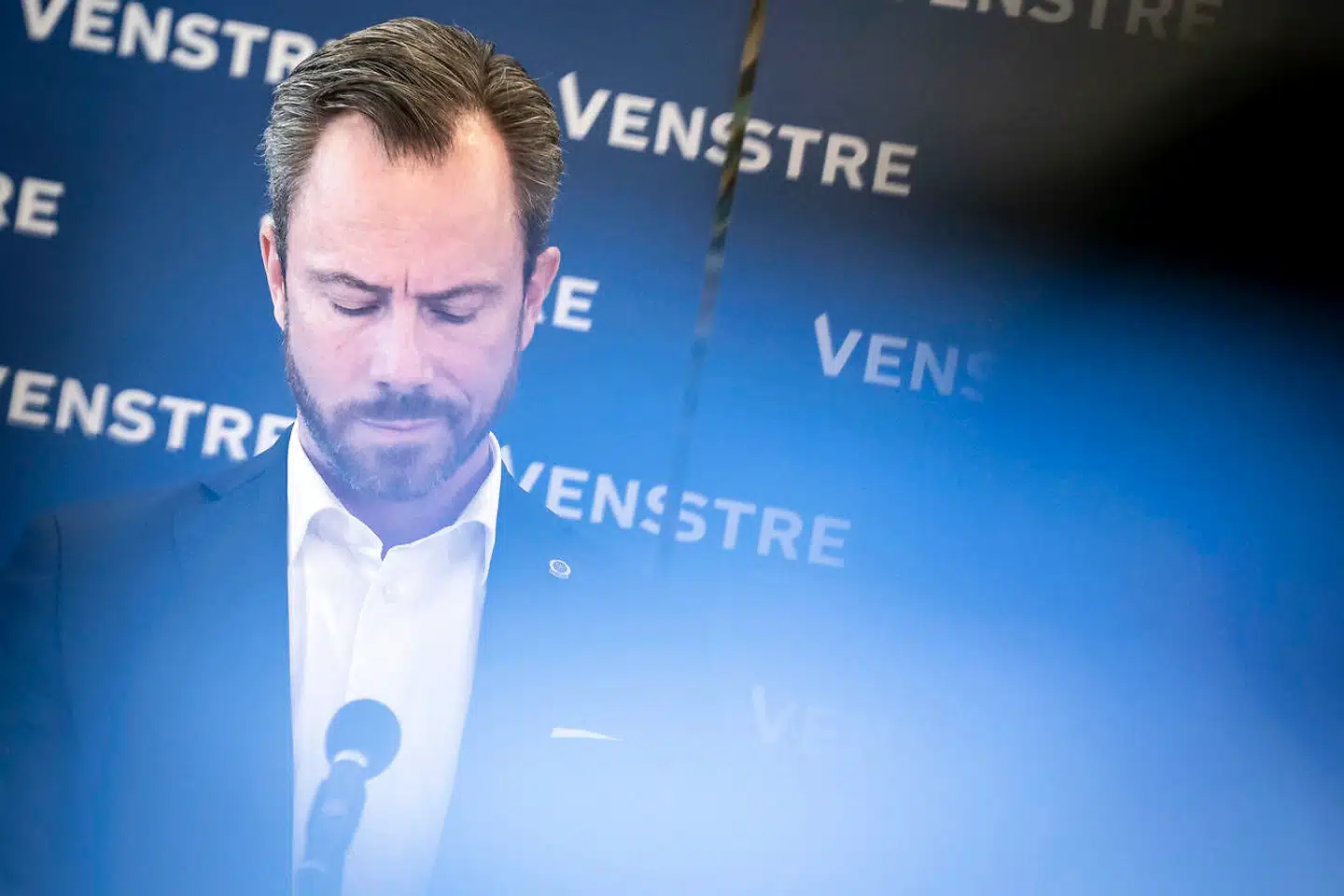 En sætning må efterhånden have sat sig fast i Jakob Ellemann-Jensens hukommelse, for han siger den meget ofte: »Regeringen har hævet skatterne mere end 40 gange i løbet af de seneste tre år.« Venstre-formanden undlader dog at fortælle om regeringens 28 skattelempelser, og at Venstre selv har støttet 40 procent af regeringens forslag.