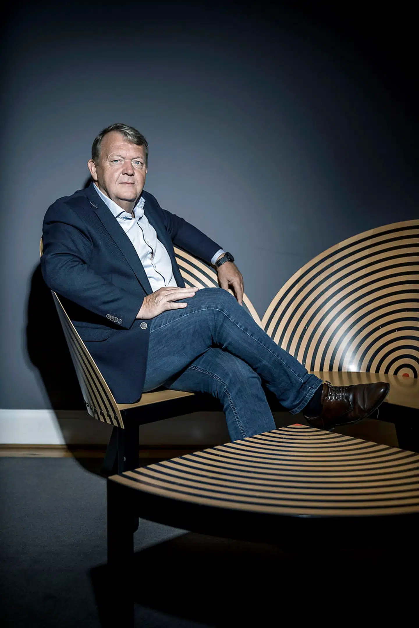 »Det er muligt, at kultur ikke boner ud, i forhold til sundhed, børnepasning og indvandring når vælgerne SKAL sætte tre krydser på en Gallup-undersøgelse, men det giver et lidt forstyrret billede af den nationale interesse for kulturen,« mener Lars Løkke Rasmussen. Møblet, Løkke sidder i, er designet af Nanna Ditzel i 1989 og hedder »Bænk for to«.