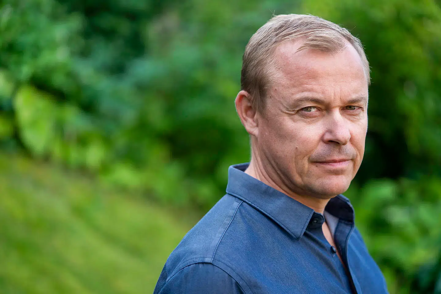 Tidligere chefanalytiker i Forsvarets Efterretningstjeneste Jacob Kaarsbo er kritisk overfor »manglende forståelse« for nødvendigheden af en uafhængig og nøgtern efterretningstjeneste. Kaarsbo er nu senioranalytiker i Tænketanken EUROPA, hvor han har ansvar for den sikkerhedspolitiske analyse.