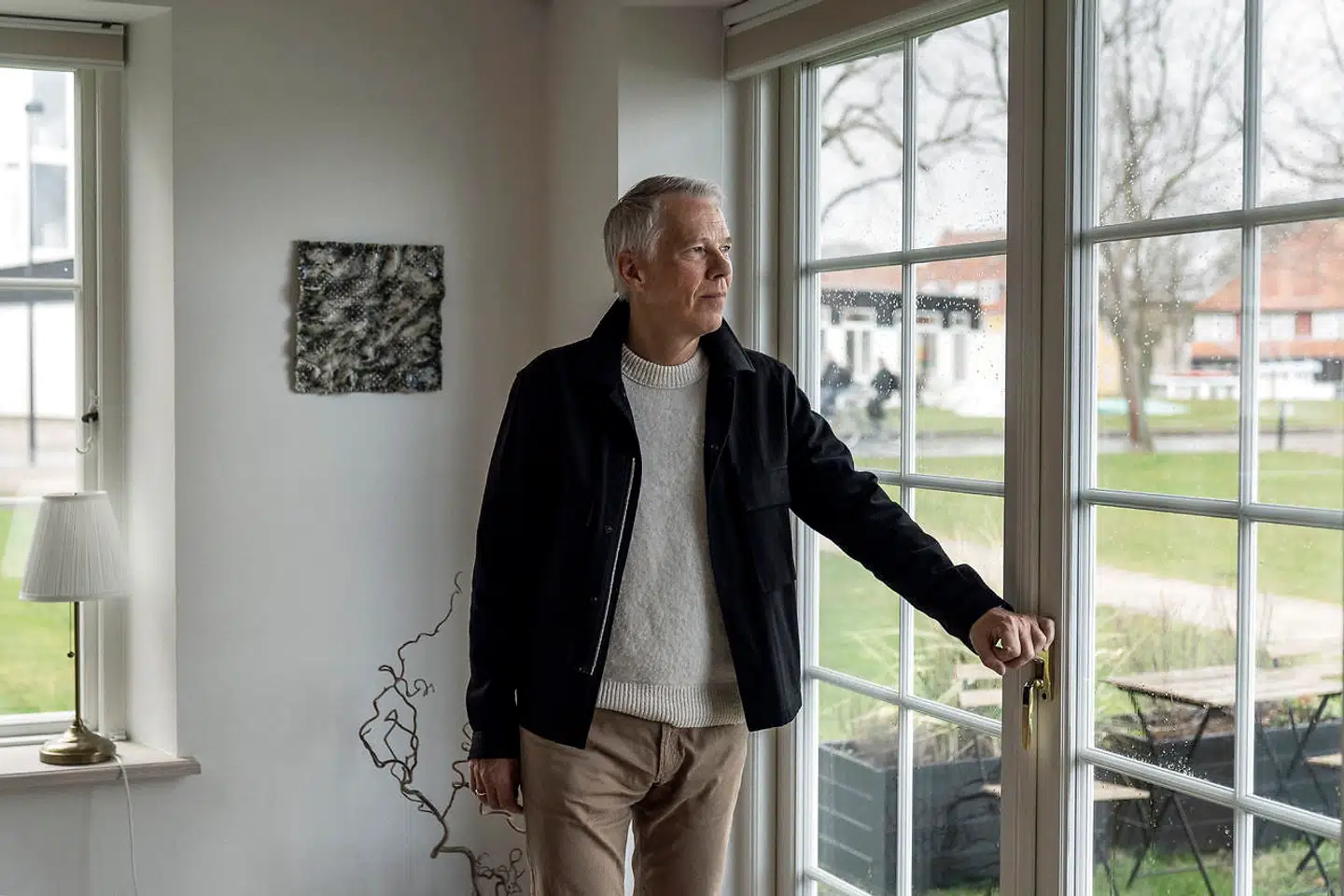 Lars Marcher, professionelt bestyrelsesmedlem, investor og tidligere mangeårig topchef i Ambu, siger til Finans, at det er nødvendigt, at topchefernes lønninger også dykker, når kurserne gør.