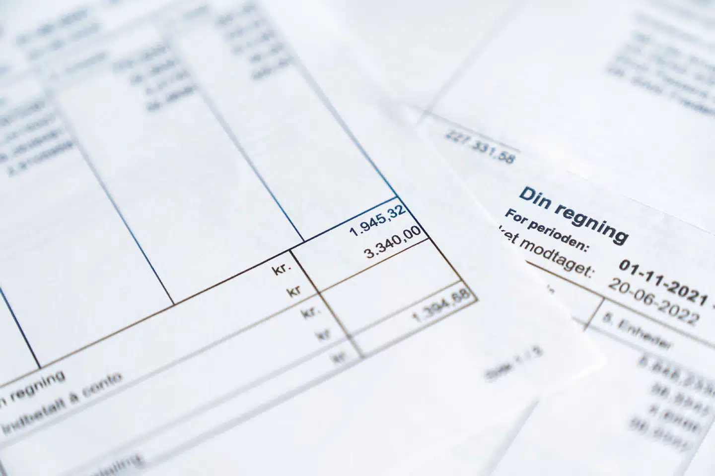 Mange danskere er ved at få kaffen galt i halsen, når de modtager regninger fra deres forsyningsselskab. Arkivfoto: Marie Odgaard/Ritzau Scanpix
