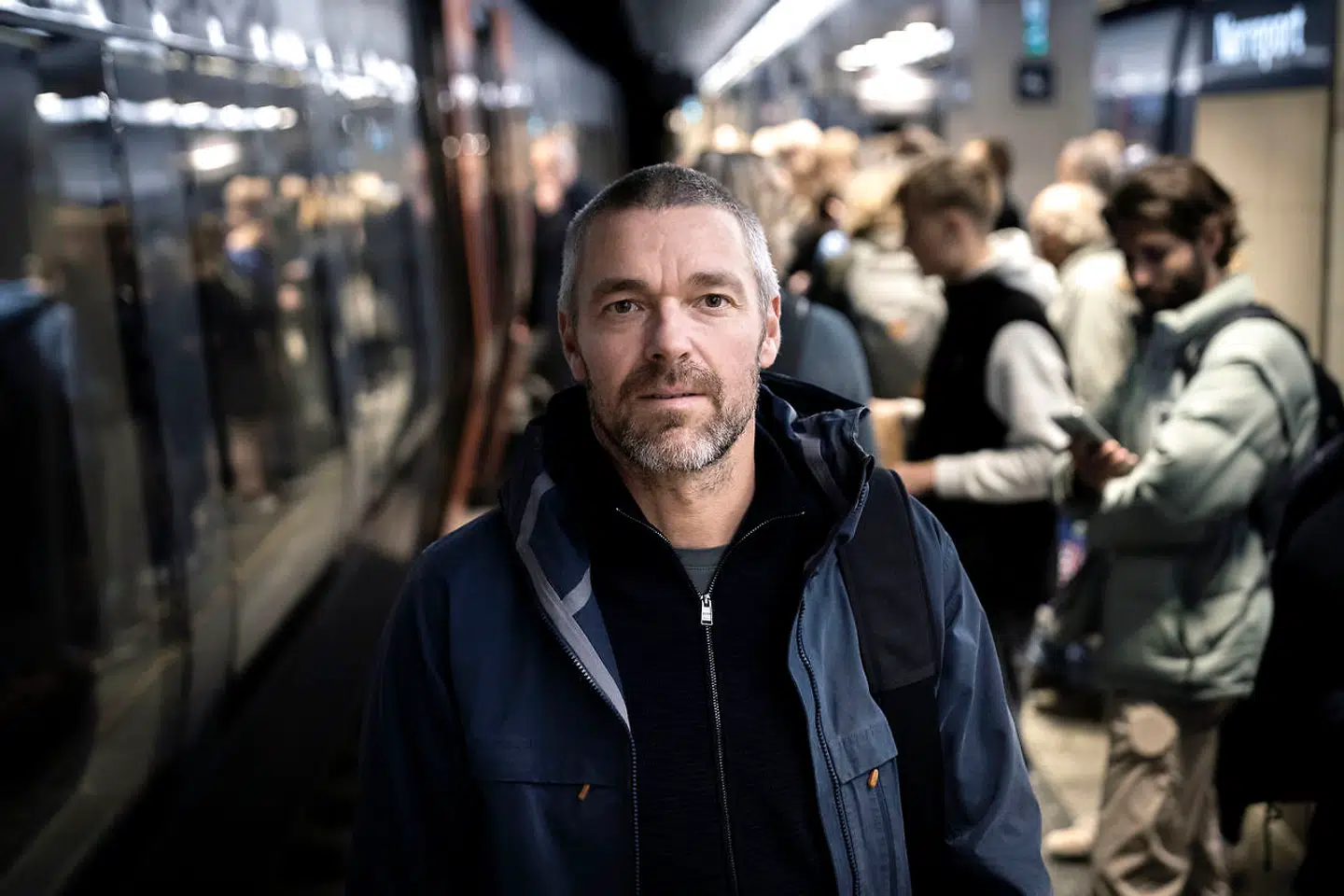 Andreas Linnet har svært ved at forstå, hvorfor togene bliver ved med at være forsinkede på Kystbanen. Men det er langtfra det eneste, talsmanden for de 30.000 pendlere på strækningen har svært ved at forstå, når det kommer til togdriften mellem Helsingør og København.