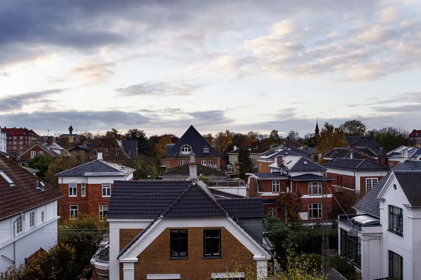 Der bliver handlet mindre og mindre på det danske boligmarked. Efter syv måneders vækst i udbuddet var der i september omkring 12.000 flere boliger til salg, viser tal fra Boligsiden. (Arkivfoto). Kasper Palsnov/Ritzau Scanpix
