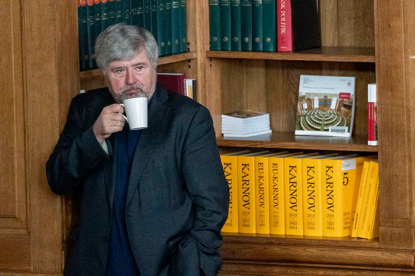 Søren Søndergaard fra Enhedslisten er sammen med andre medlemmer af Folketingets Europa-udvalg taget til Paris for at høre mere om Frankrigs EU-formandskab, der begynder fra nytår. Søndergaard vil benytte lejligheden til at kæmpe for den danske model for arbejdsmarkedet.