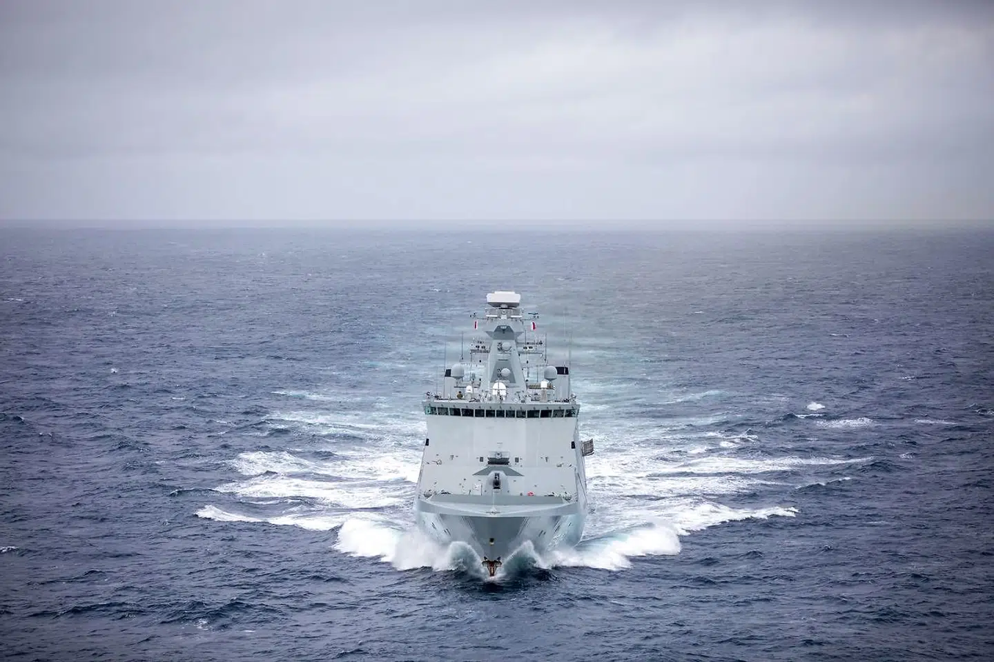 Den danske flåde er også massivt til stede. Fregatten »Absalon« og fregatten »Esbern Snare« (billede) er i farvandet omkring Bornholm (arkivfoto).