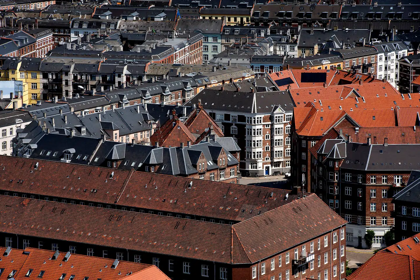 Mens de høje renter er dårligt nyt for dem, som skal ud og låne til en bolig, er de godt nyt for de investorer, som i princippet yder lånene ved at investere i realkreditobligationer. Arkivfoto: Linda Kastrup