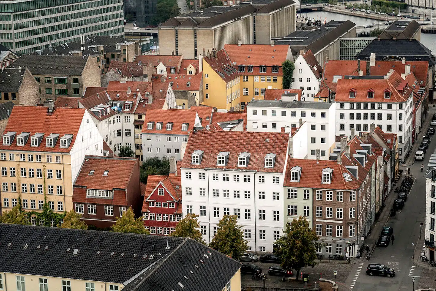 Mens de høje renter er dårligt nyt for dem, som skal ud og låne til en bolig, er de godt nyt for de investorer, som i princippet yder lånene ved at investere i realkreditobligationer.