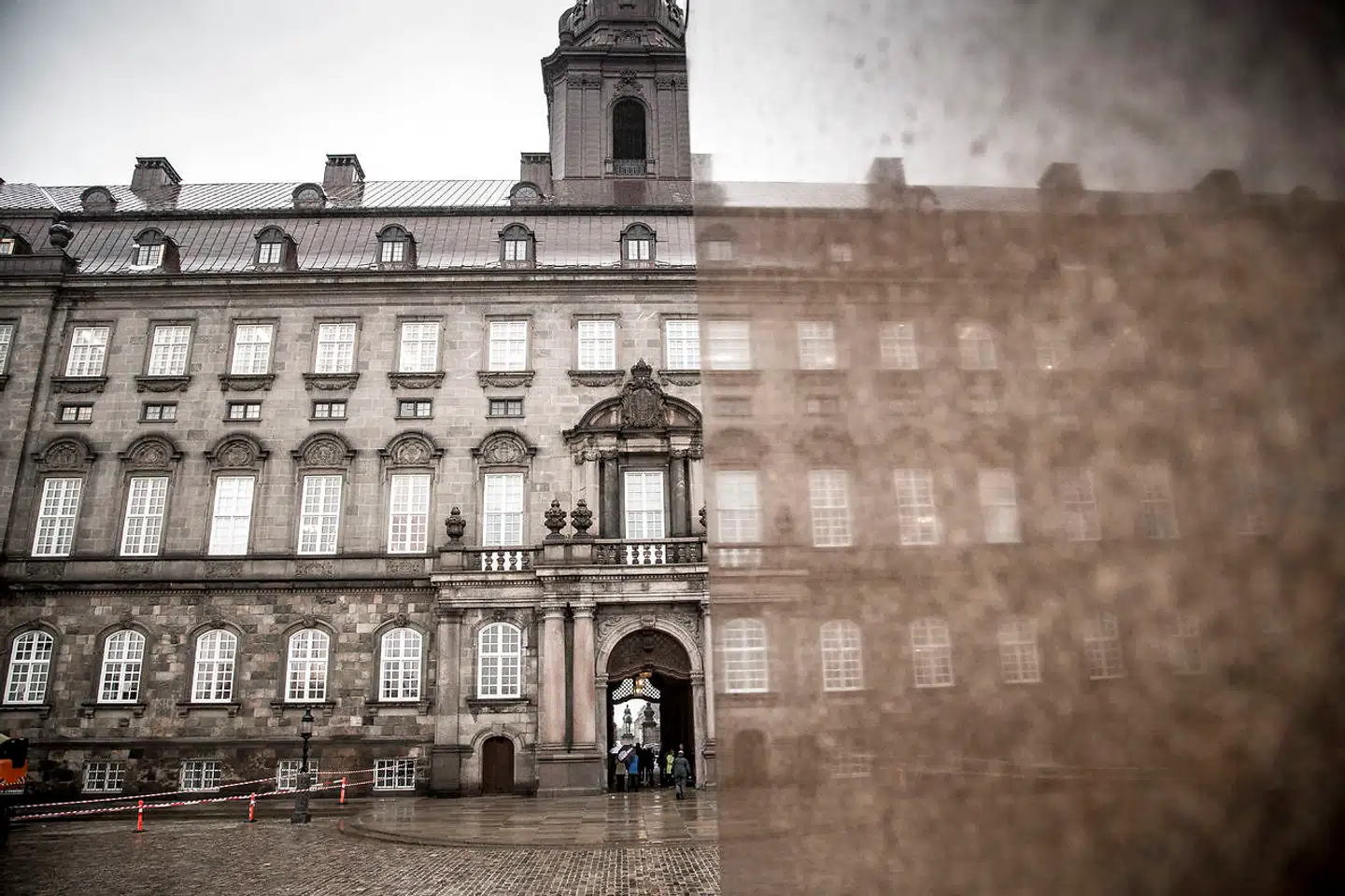 Dansk politik og udviklingen i meningsmålingerne varsler et politisk opbrud, der får førende eksperter til at spærre øjnene op – og til at ytre bekymring for fremtiden.