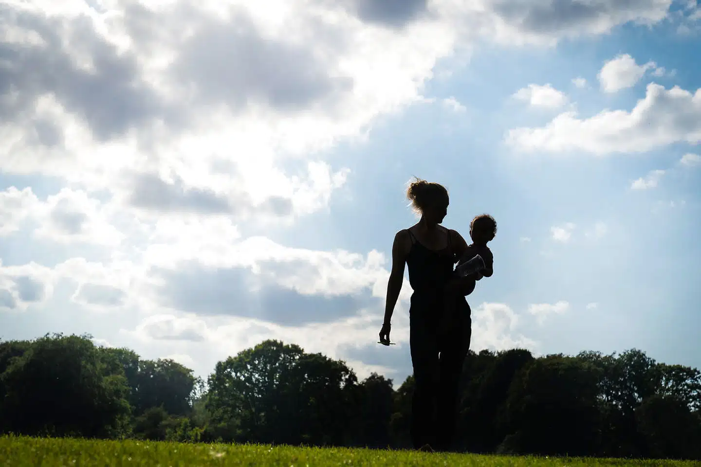 Er det en mor med sit barn? Nej, det er en forælder med sit barn, hvis man spørger Københavns Kommune.