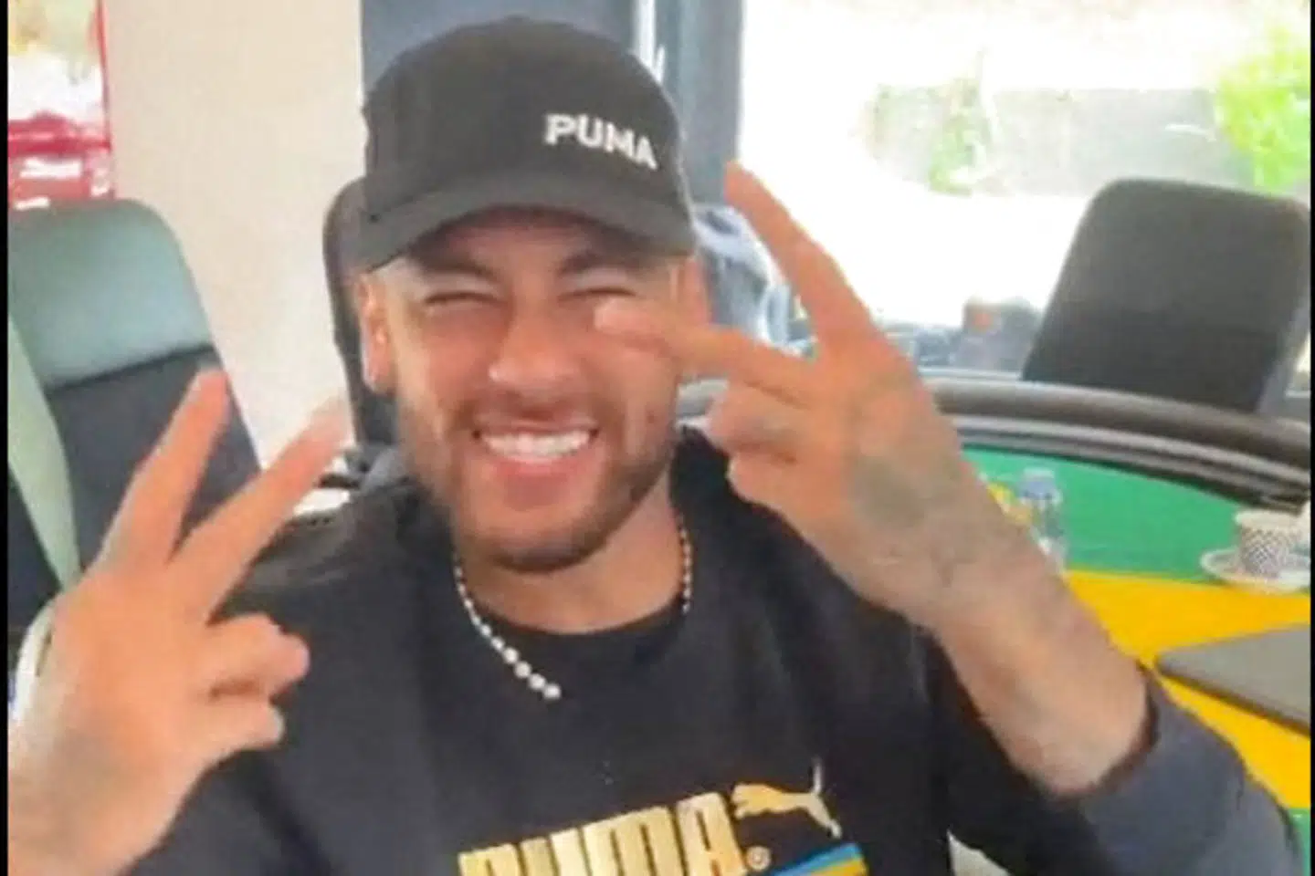 Neymar spiller for den franske klub Paris Saint Germaint, hvor han udgør angrebet sammen med stjerner som Messi og Mbappé.