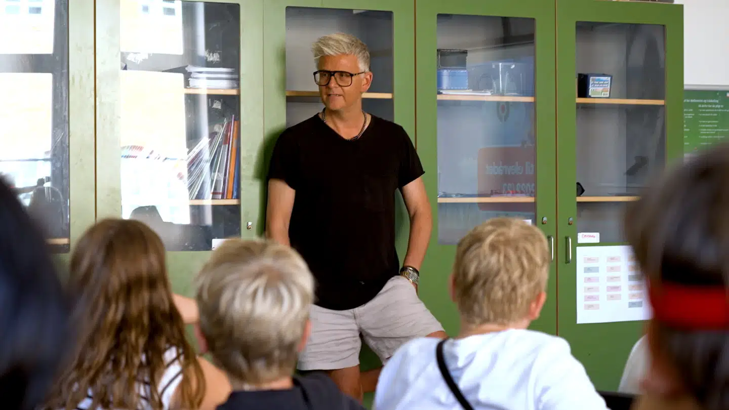 Jesper W. Rasmussen er mildt sagt ikke imponeret over en e-mail, som Folkemødet har sendt ud. En udtalelse fra Folkemødets formand har ikke gjort tingene bedre.