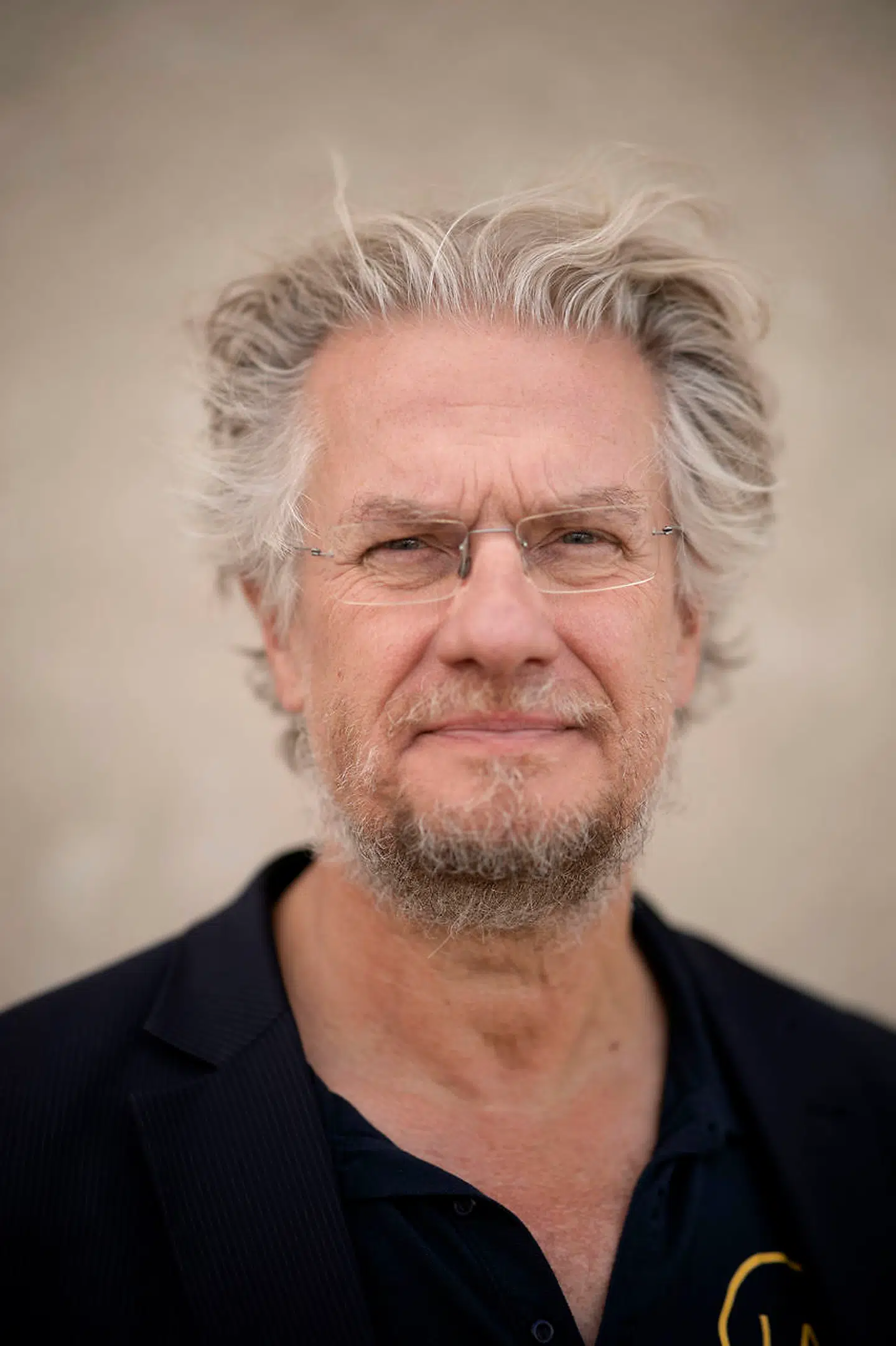 Henrik Dahl (62) er medlem af Folketinget for Liberal Alliance. Han er uddannet sociolog fra Københavns Universitet, ph.d. fra Copenhagen Business School, sprogofficer i russisk og MA i kommunikation fra University of Pennsylvania.