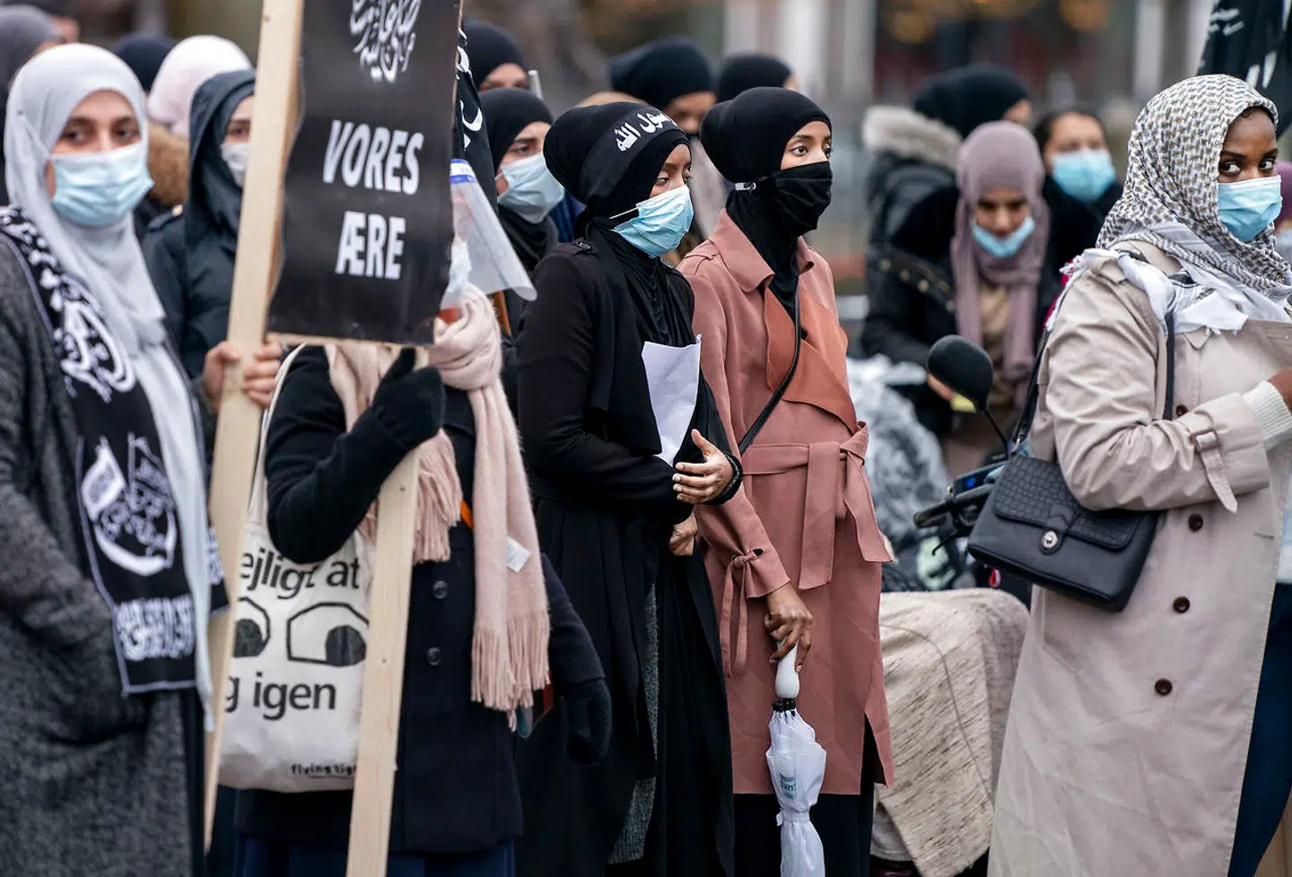 »Hizb ut-Tahrir leger med meget farlige kræfter,« skriver Christian Marcussen i denne kommentar. Arkivfoto af Hizb ut-Tahrir-demonstration foran den franske ambassade i 2020.