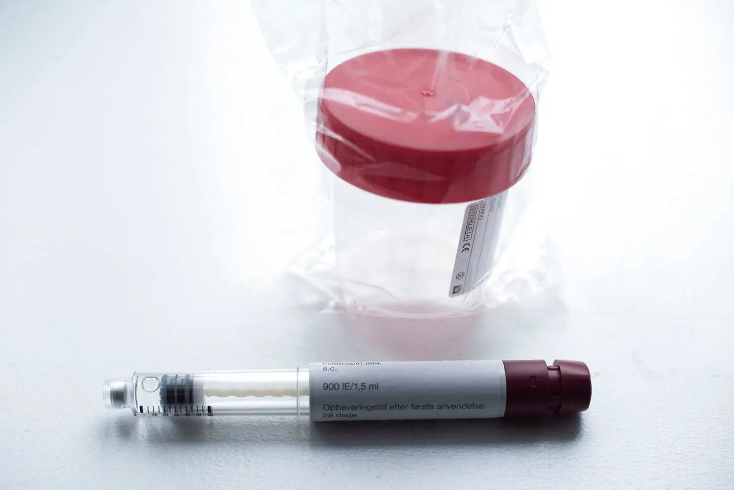 Fertilitetsbehandling skal omfattes af udrednings- og behandlingsgarantien, så ufrivilligt barnløse kan søge mod et privat alternativ uden ekstra omkostninger, hvis ventetiden i det offentlige overstiger 30 dage, mener Casper Pedersen.