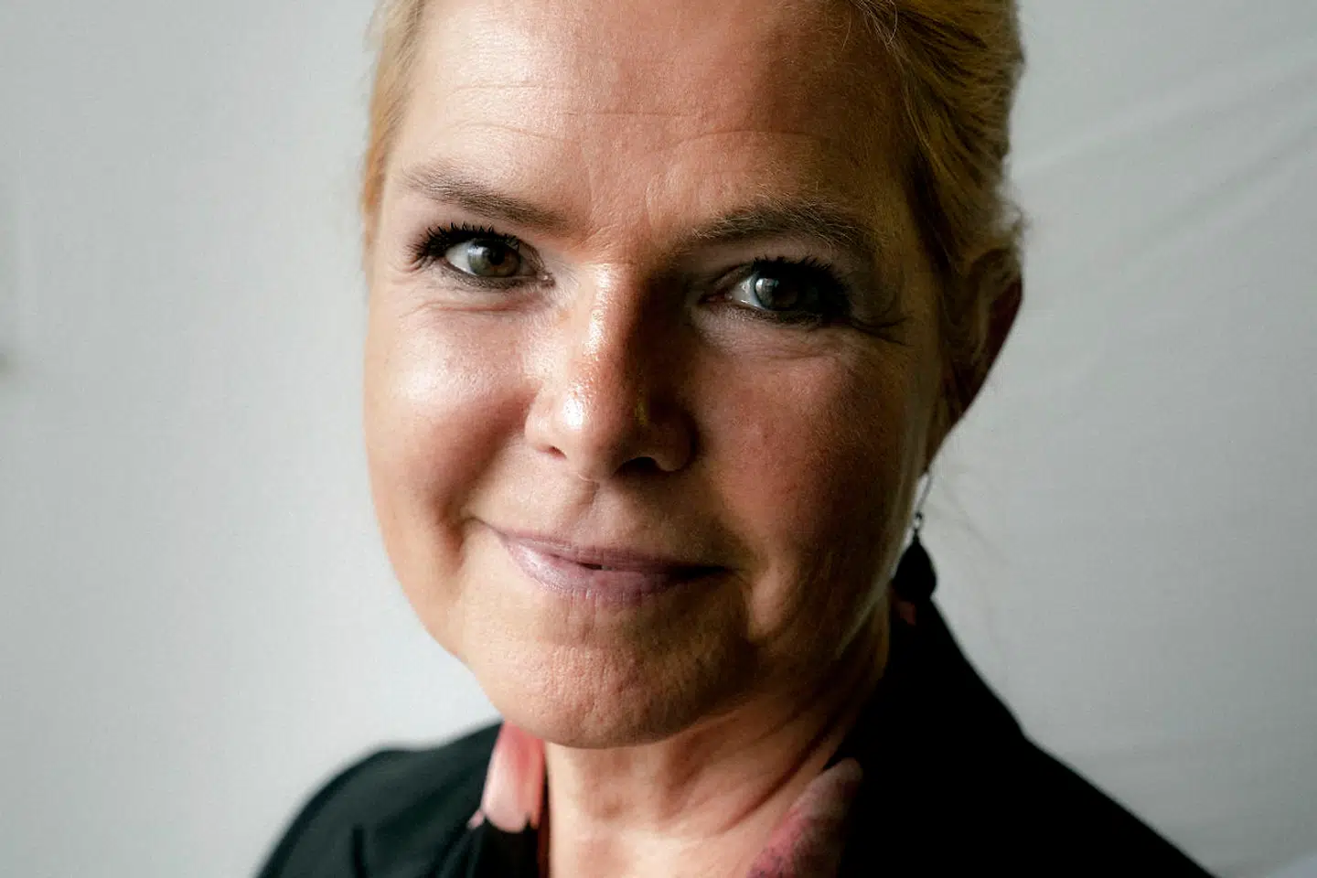 »Hvornår går medier og journalisterne på banen og spørger, hvad Støjberg egentlig står for andet end sætningen 'I ved hvad jeg står for'?« spørger Helle Helle Bockhoff.