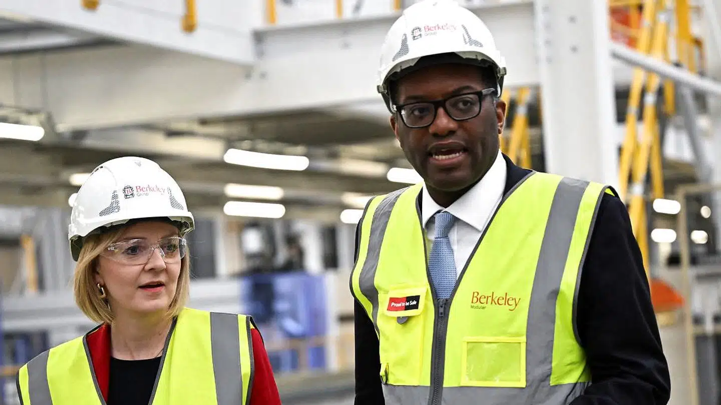 Den britiske premierminister, Liz Truss, og hendes finansminister, Kwasi Kwarteng, er trukket i arbejdstøjet og har lovet bølger af skattelettelser. Det bliver på alle måder dyrt.