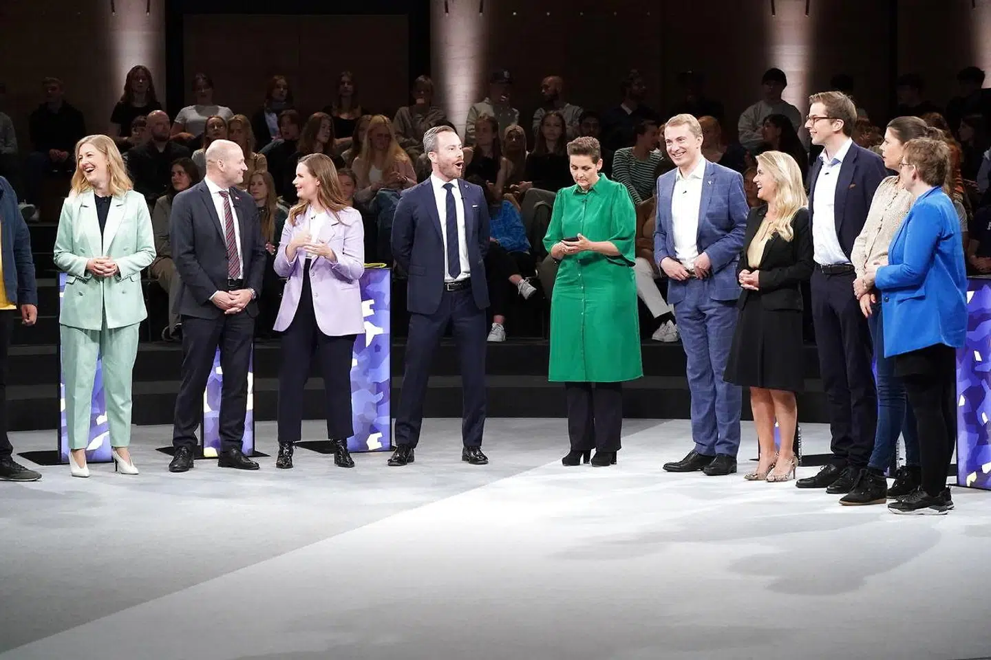 »I et demokrati bærer alle dog et ansvar for styrets tilstand. Både politikere, vælgere og partier må se indad, for vi kommer ingen vegne, hvis alle blot peger fingre ad de andre,« skriver Amalie Lyhne i denne leder.