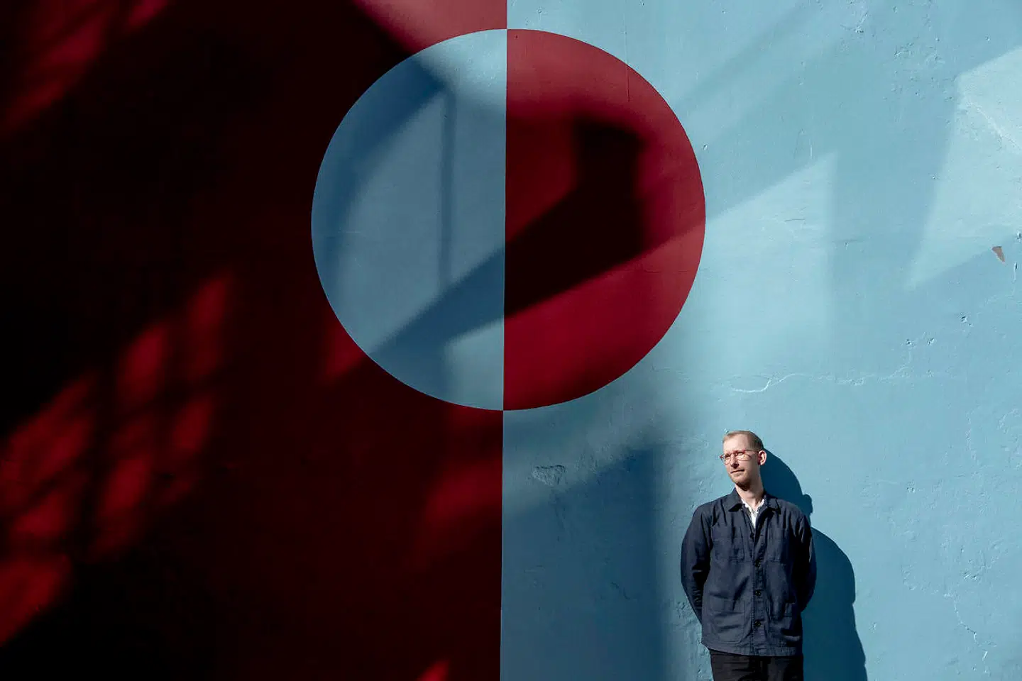 »Vi hører ofte historier om, at danskere føler sig hjemme, når de ser en container med Mærsks hvide stjerne på lyseblå baggrund i udlandet«, lød argumentet blandt andet, da Mærsk søgte om at få patenteret sin farve. Kilde: Patent- og Varemærkestyrelsen.