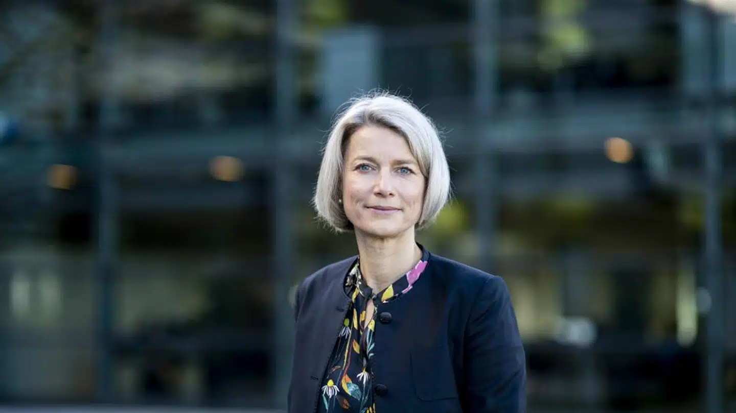 Den tidligere TDC- og KMD-direktør Eva Berneke er kommet i skudlinjen som topchef for den franske satellitgigant Eutelsat, fordi hun ikke af egen drift vil stoppe udsendelsen af russisk tv-propaganda på Eutelsats satellitter til tv-seere i Rusland og besatte områder i Ukraine.