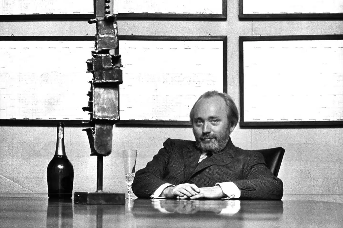 »Og så har jeg altid troet, at det var damer og ikke unge, sårbare piger, som var blandt morgenbolledamerne. Jeg håber, at et flertal i byrådet vil være med til at ændre navnet på pladsen på en ordentlig og demokratisk måde,« skriver Benedikte Kiær.