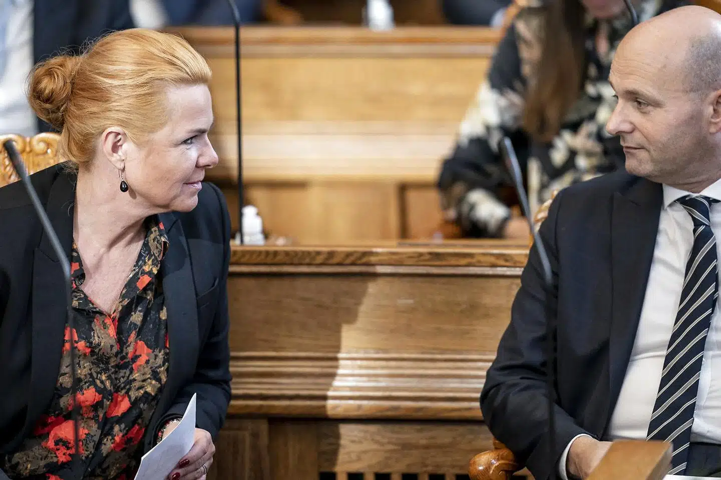 »Stabiliteten i opbakningen er ikke overraskende. Støjbergs politiske brand er stærkt. Hun er lige så kendt som statsministeren og har appel både hos højrefløjsvælgere, men også blandt moderate borgerlige og endda hos vælgere, der ved sidste valg stemte på S,« skriver Jarl Cordua.