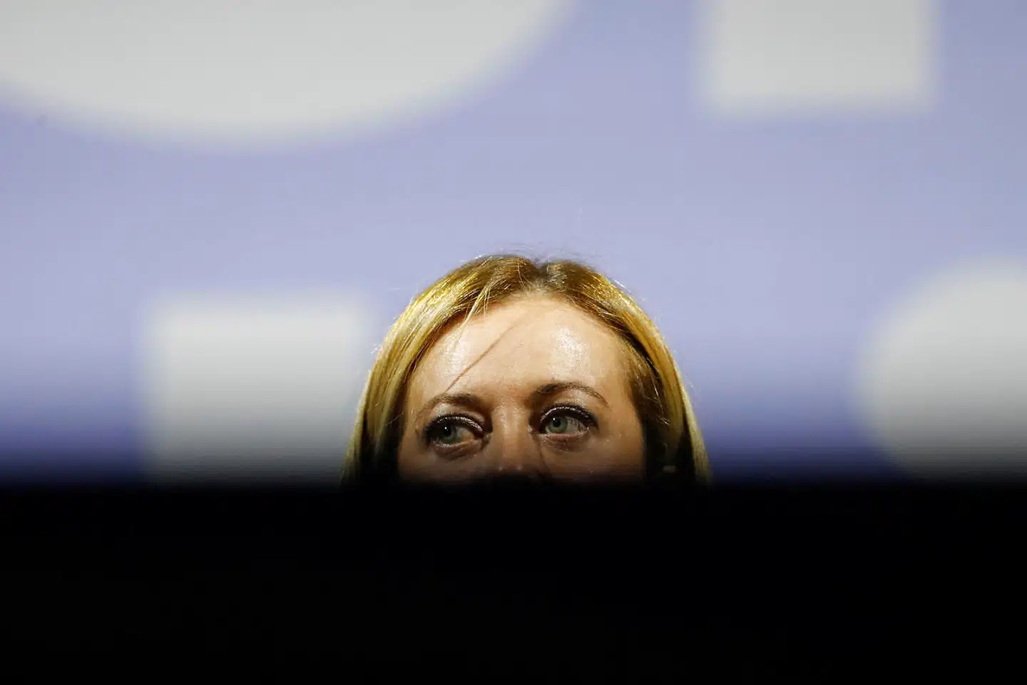 Giorgia Meloni kan blive Italiens første kvindelige premierminister men også den første regeringschef fra en national højrefløj, der har antifeminisme blandt sine mærkesager. Her ses hun under et af de afsluttende valgmøder i hjembyen Rom.