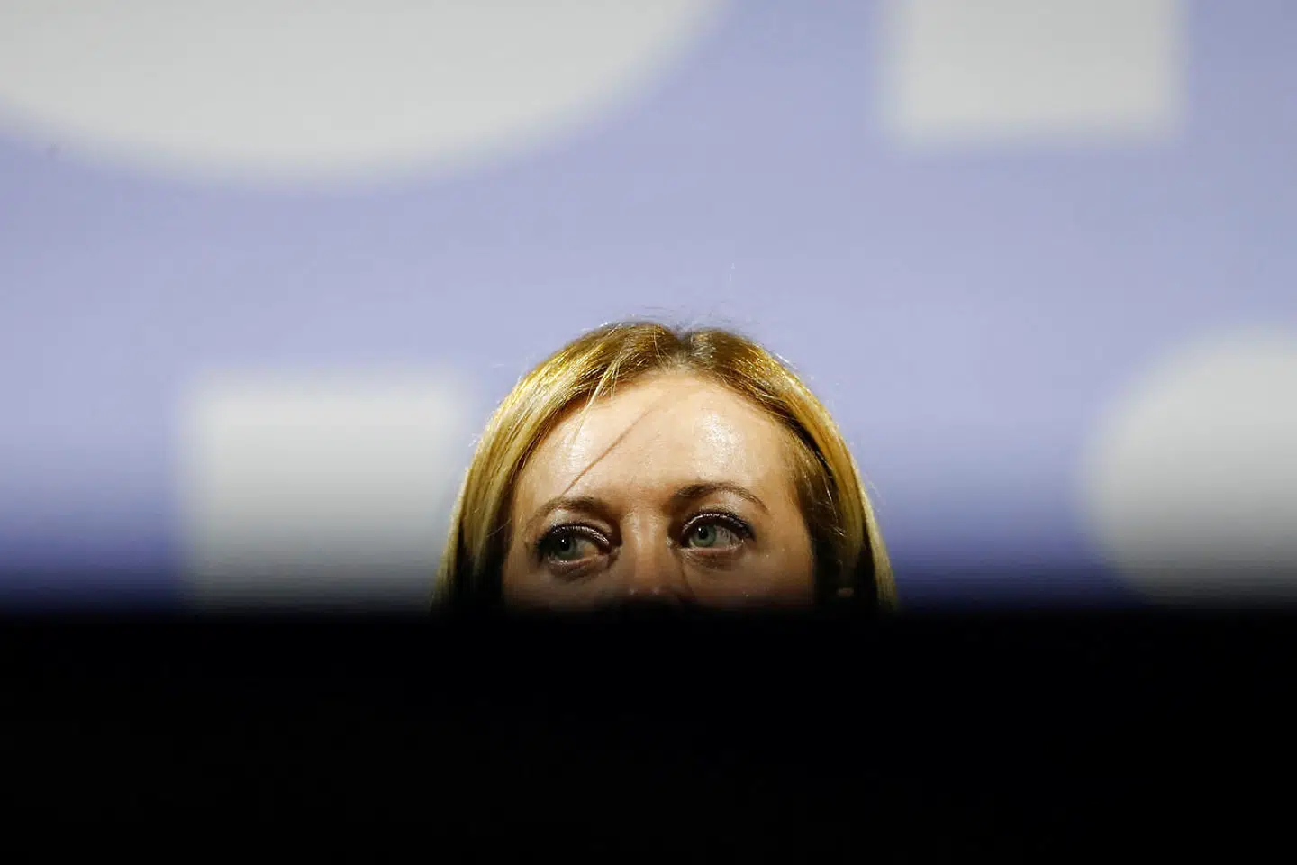 Giorgia Meloni kan blive Italiens første kvindelige premierminister men også den første regeringschef fra en national højrefløj, der har antifeminisme blandt sine mærkesager. Her ses hun under et af de afsluttende valgmøder i hjembyen Rom.