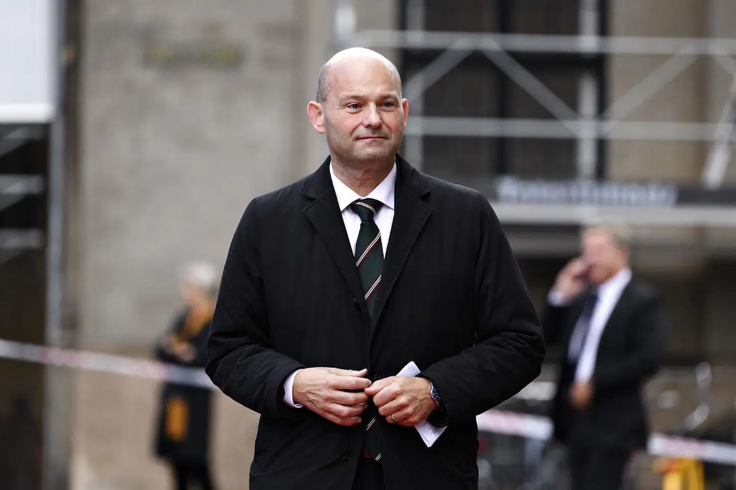 »Tilbage står Pape med en smadret troværdighed og ringere målinger. Det kan være, hvad det være vil. Men er det rimeligt?« spørger Søren Pind.