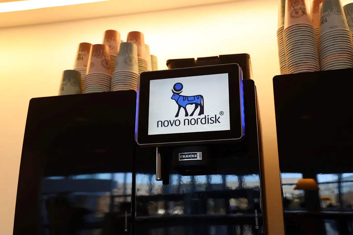 Måske handler samtalerne ved kaffeautomaterne i Novo Nordisk i disse dage om, at lønforhandlingerne er rykket et halvt år frem for at hjælpe medarbejderne under inflationen.