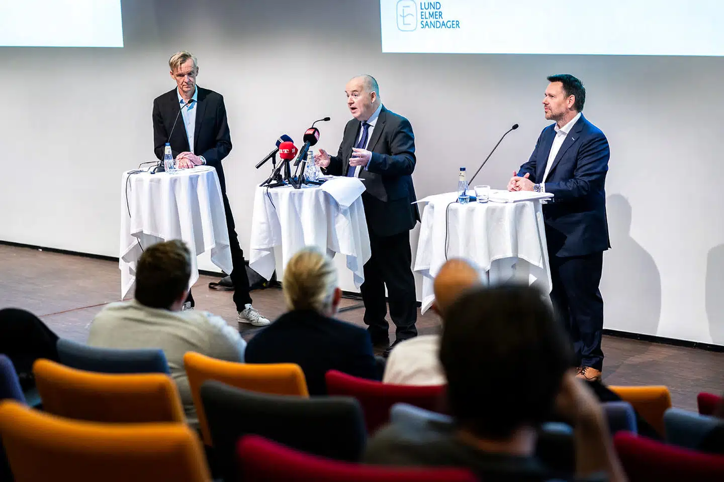 Advokaterne Henrik Høpner og Morten Schwartz Nielsen er begge fra advokatfirmaet Lund Elmer Sandager. De præsenterede torsdag deres vurdering af Minkkommissionens beretning, som blev bestilt og betalt af Nye Borgerlige. Poul Madsen, den tidligere chefredaktør på Ekstra Bladet, var ordstyrer under præsentationen.