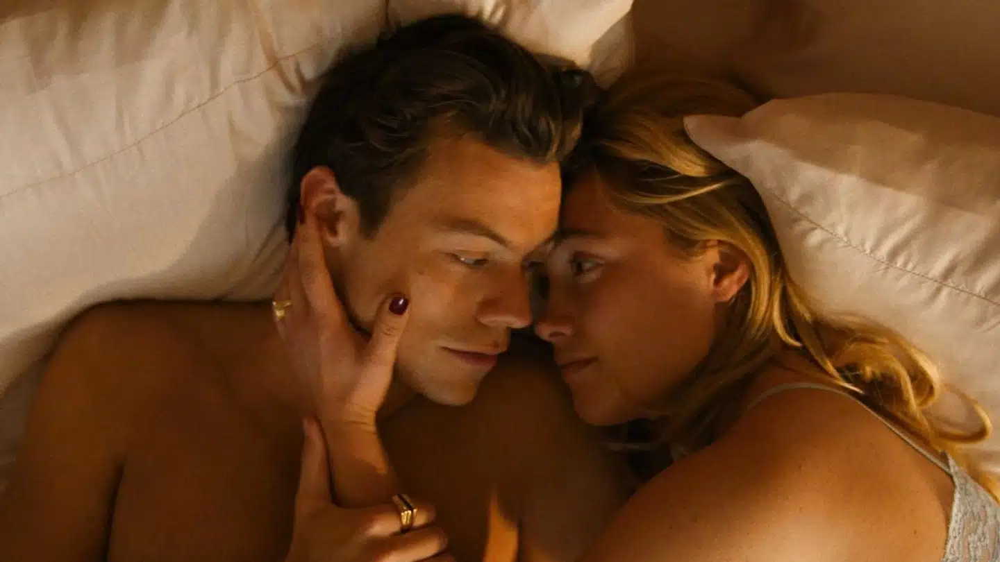 Bare rolig, Darling. Det kan godt være, at denne film er noget rod, men der kommer snart en anden, der har Harry Styles på plakaten. Alene kan superstjernen ikke redde denne film, der vil lidt for meget og alligevel ikke rigtig når noget af det.