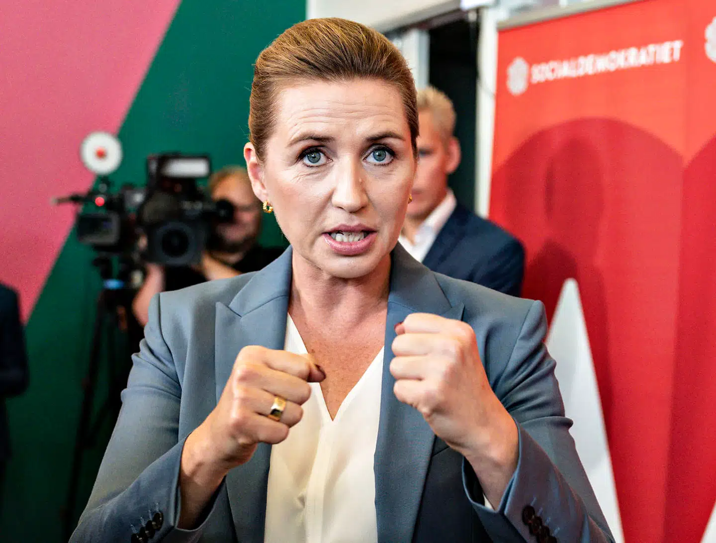 Statsminister Mette Frederiksen (S) trækker udskrivelse af valget til det sidste. Alt tyder på, at hun vil undgå det drama, det ville være at modtage et mistillidsvotum fra sit støtteparti.