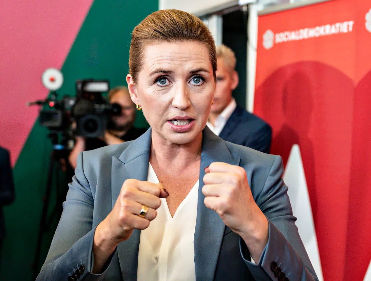 Statsminister Mette Frederiksen (S) trækker udskrivelse af valget til det sidste. Alt tyder på, at hun vil undgå det drama, det ville være at modtage et mistillidsvotum fra sit støtteparti.