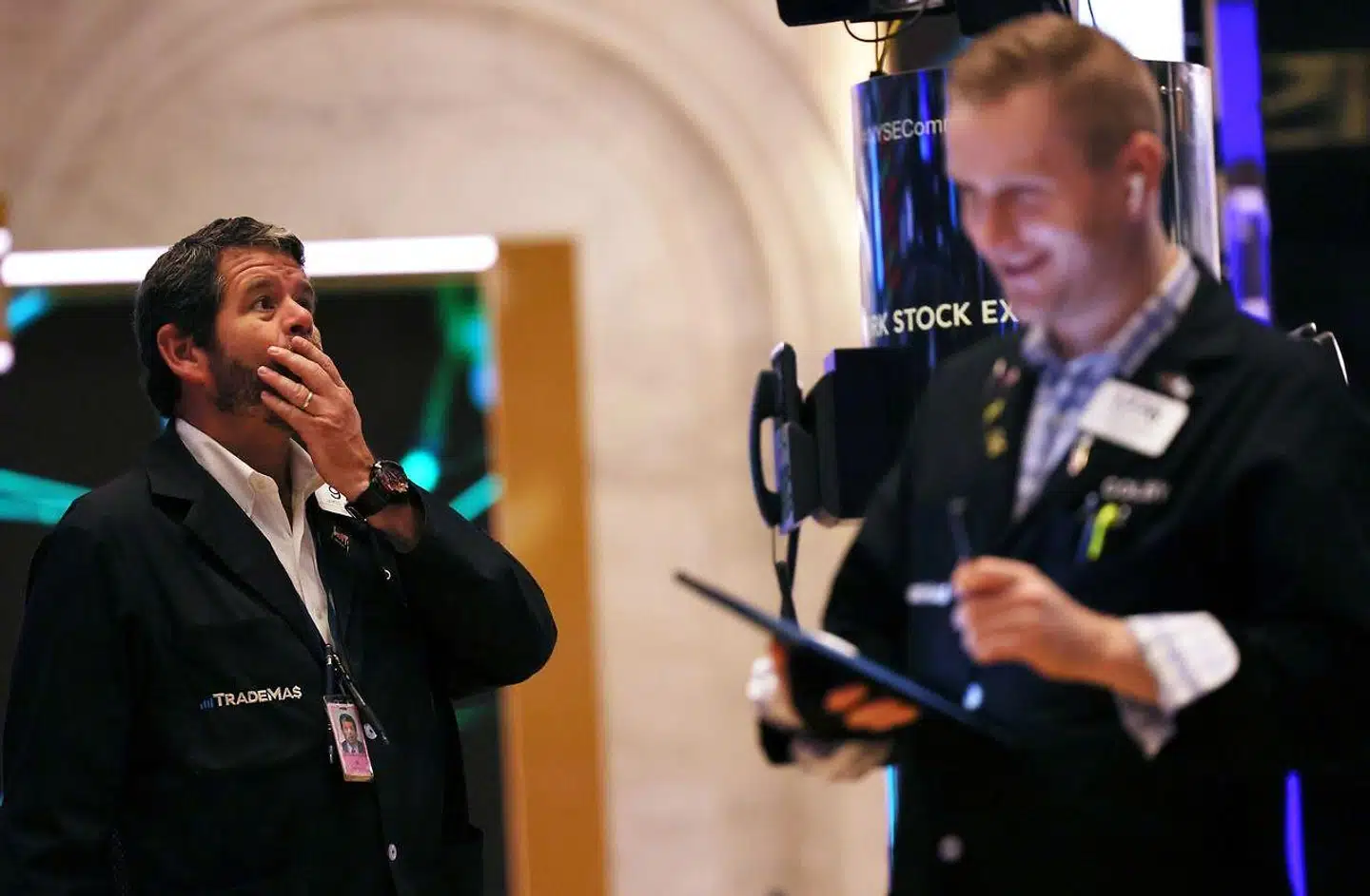 De tre største amerikanske aktieindeks faldt med omkring 1,7 procent, efter at Fed hævede renten for femte gang i år.