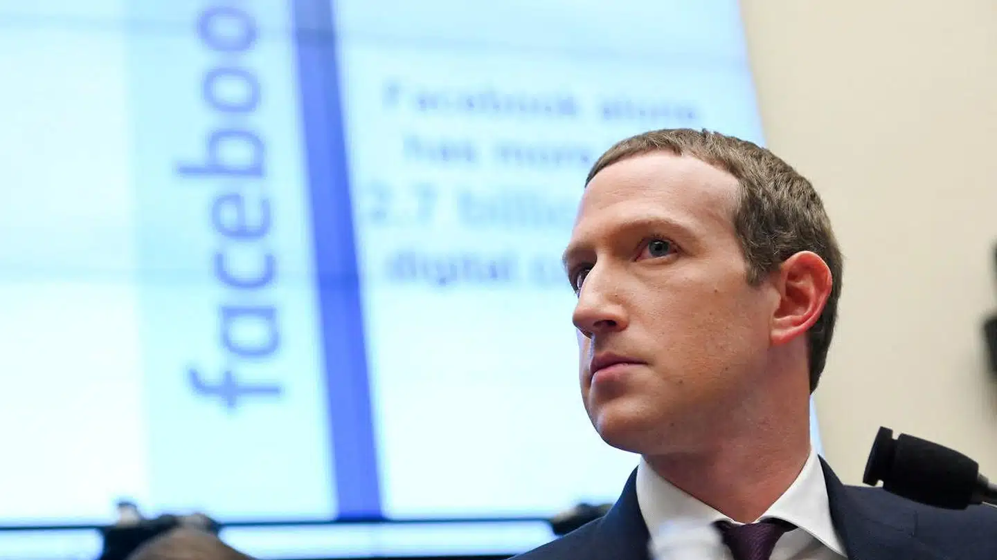 Mark Zuckerbergs personlige formue er hårdt ramt af de faldende aktiekurser, som ikke kun Facebook, men alle teknologigiganterne mærker tydeligt.